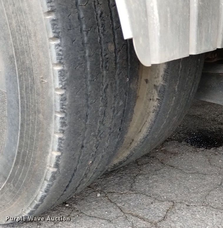 image for item DK8788 2000 Sterling LT  vacuum truck