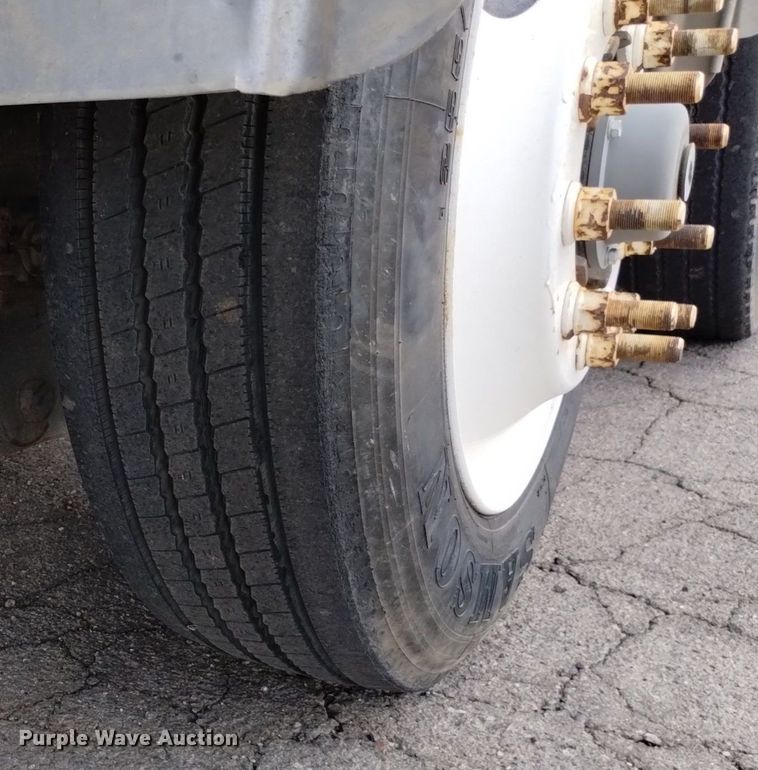 image for item DK8788 2000 Sterling LT  vacuum truck