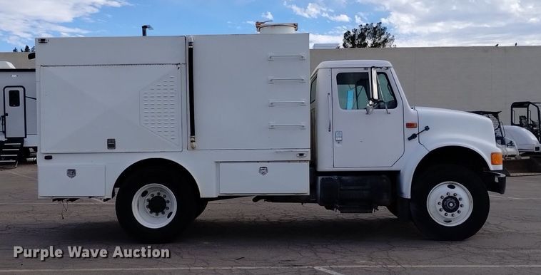 image for item DK8790 1995 International 4900  sewer jetter truck