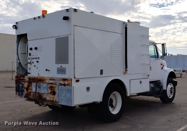image for item DK8790 1995 International 4900  sewer jetter truck