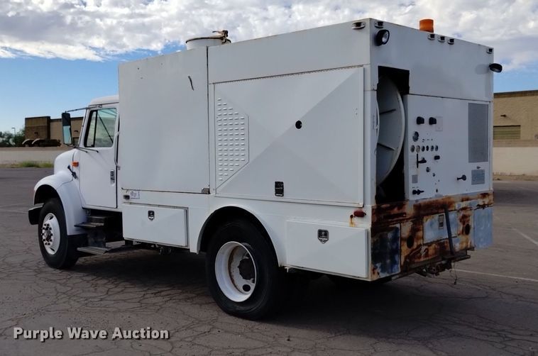 image for item DK8790 1995 International 4900  sewer jetter truck