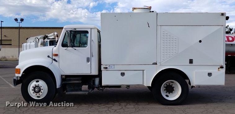 image for item DK8790 1995 International 4900  sewer jetter truck