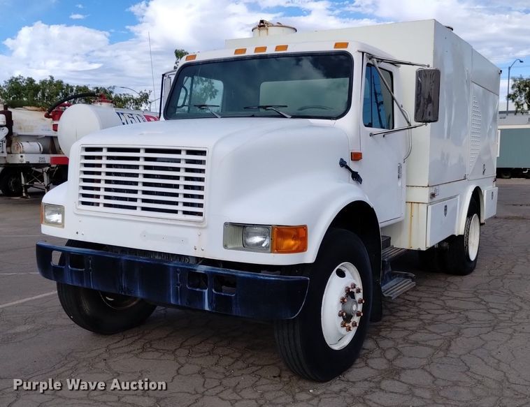image for item DK8790 1995 International 4900  sewer jetter truck