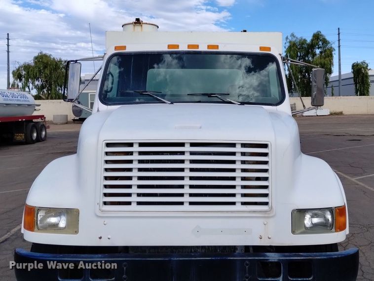 image for item DK8790 1995 International 4900  sewer jetter truck