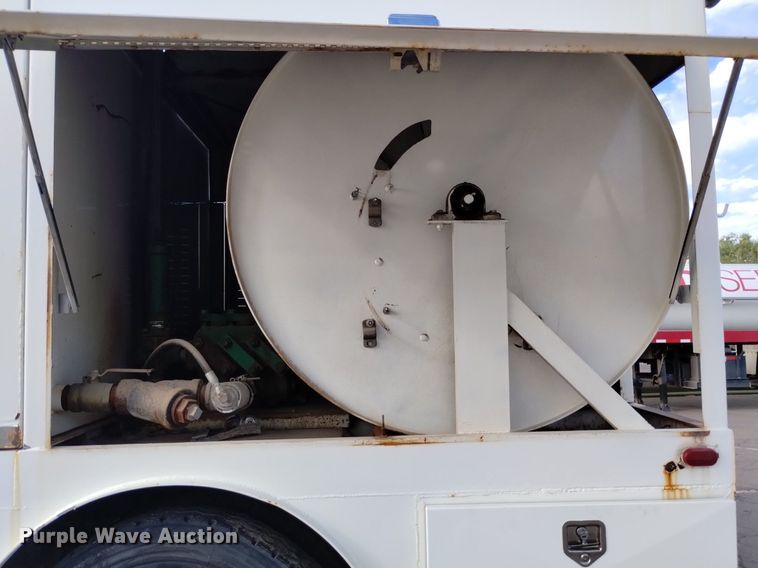 image for item DK8790 1995 International 4900  sewer jetter truck