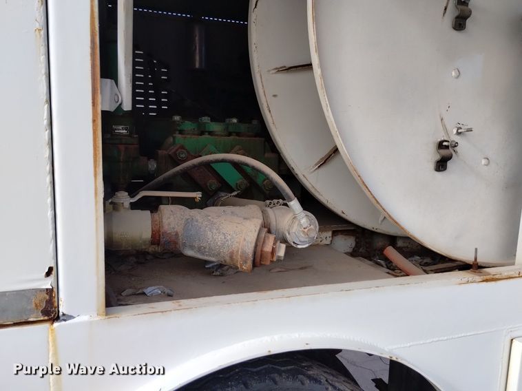 image for item DK8790 1995 International 4900  sewer jetter truck