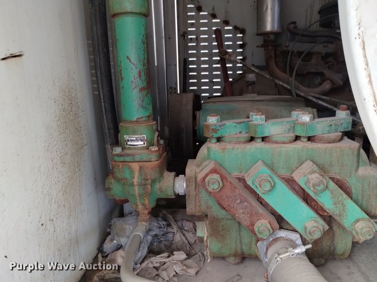 image for item DK8790 1995 International 4900  sewer jetter truck