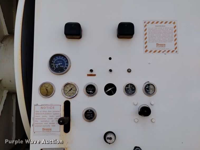 image for item DK8790 1995 International 4900  sewer jetter truck