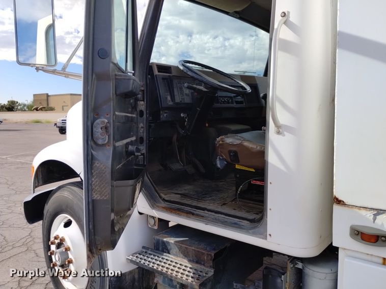 image for item DK8790 1995 International 4900  sewer jetter truck