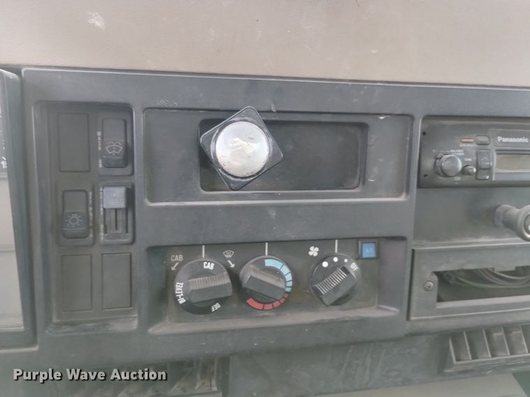 image for item DK8790 1995 International 4900  sewer jetter truck