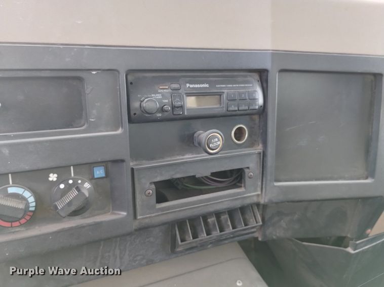 image for item DK8790 1995 International 4900  sewer jetter truck