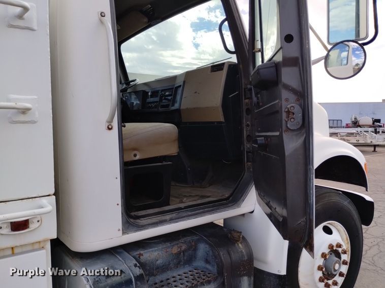 image for item DK8790 1995 International 4900  sewer jetter truck