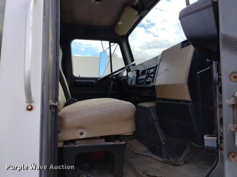 image for item DK8790 1995 International 4900  sewer jetter truck