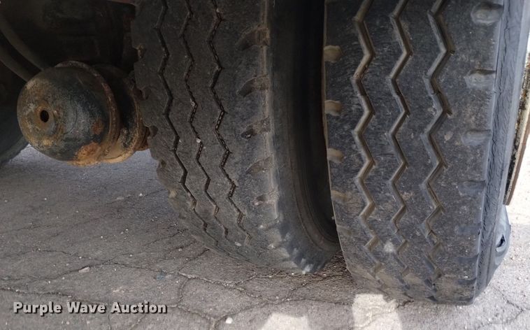 image for item DK8790 1995 International 4900  sewer jetter truck