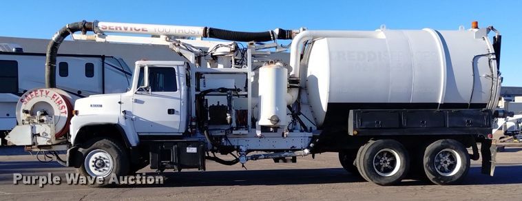image for item DK8791 1994 Ford L9000  vacuum truck