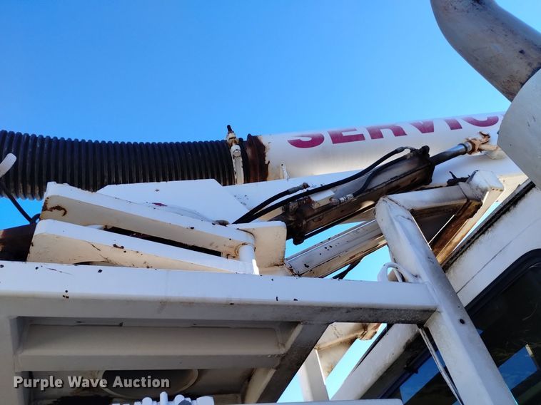 image for item DK8791 1994 Ford L9000  vacuum truck