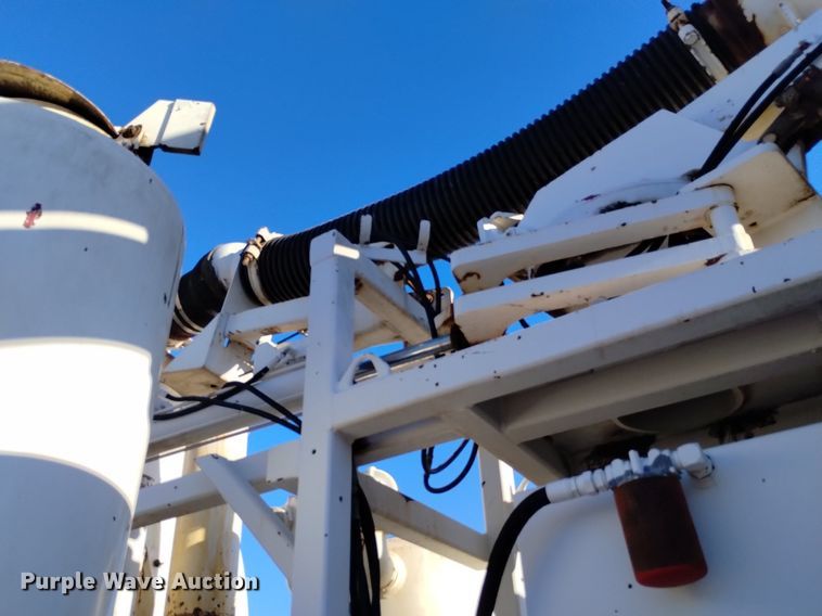 image for item DK8791 1994 Ford L9000  vacuum truck