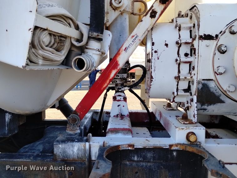 image for item DK8791 1994 Ford L9000  vacuum truck