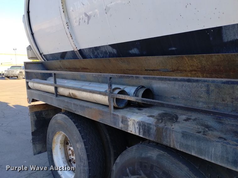 image for item DK8791 1994 Ford L9000  vacuum truck