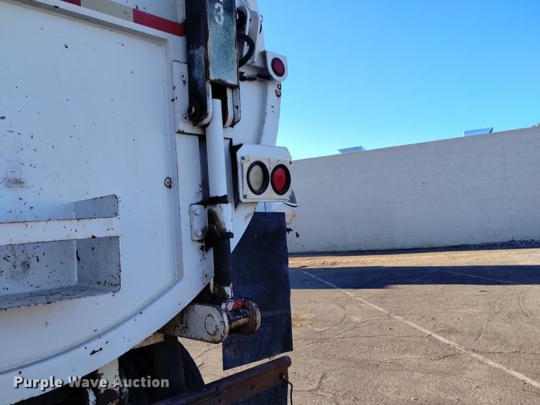 image for item DK8791 1994 Ford L9000  vacuum truck