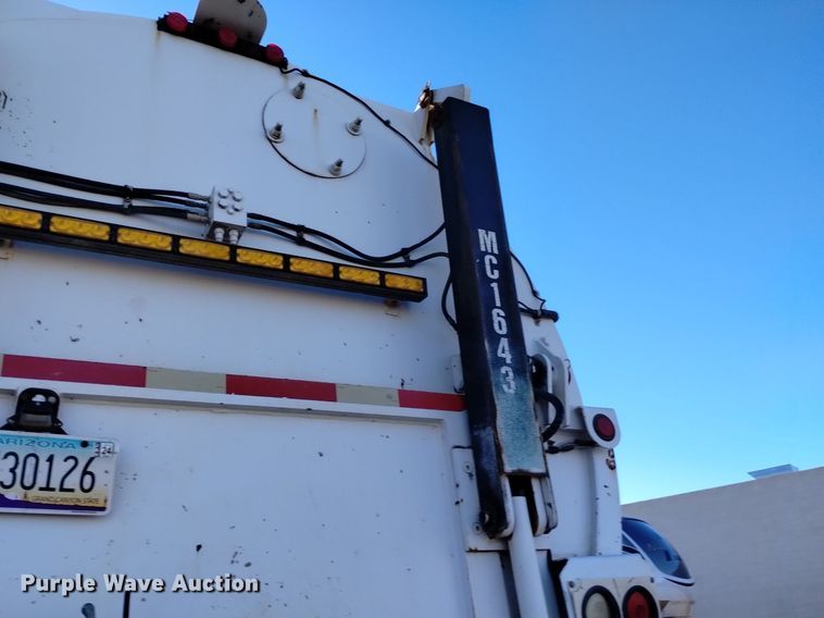 image for item DK8791 1994 Ford L9000  vacuum truck