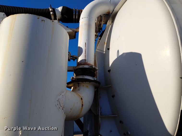 image for item DK8791 1994 Ford L9000  vacuum truck