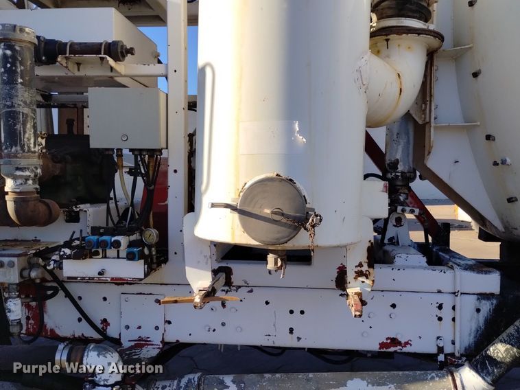 image for item DK8791 1994 Ford L9000  vacuum truck