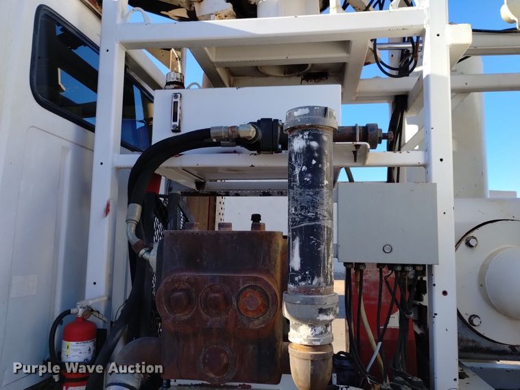 image for item DK8791 1994 Ford L9000  vacuum truck