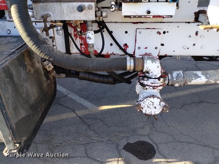 image for item DK8791 1994 Ford L9000  vacuum truck