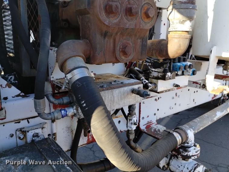 image for item DK8791 1994 Ford L9000  vacuum truck