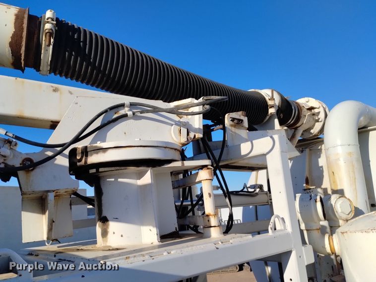 image for item DK8791 1994 Ford L9000  vacuum truck