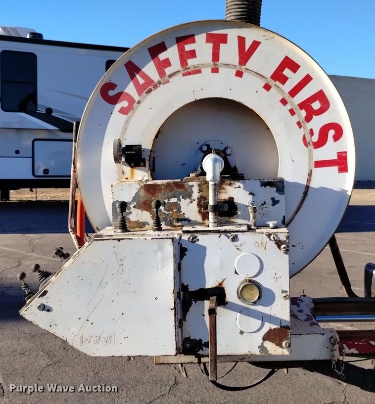 image for item DK8791 1994 Ford L9000  vacuum truck