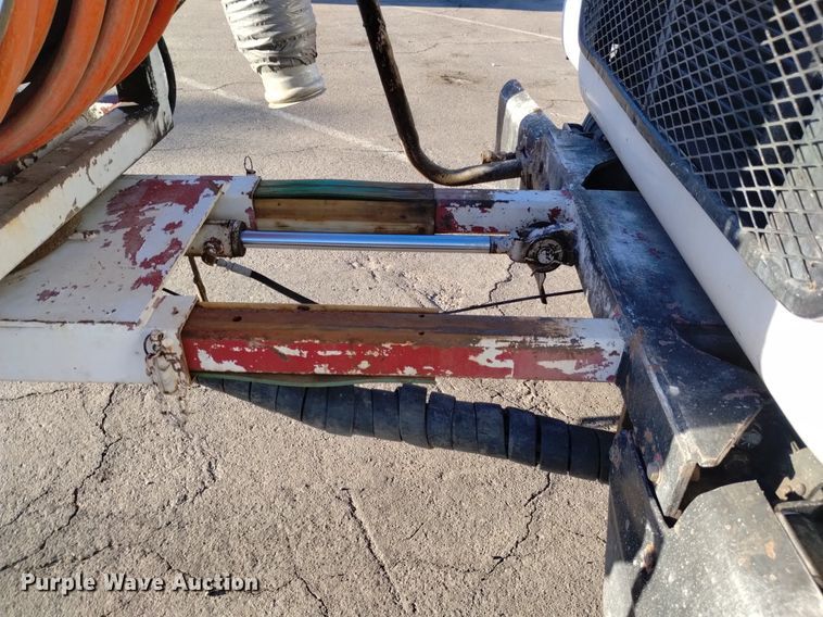 image for item DK8791 1994 Ford L9000  vacuum truck