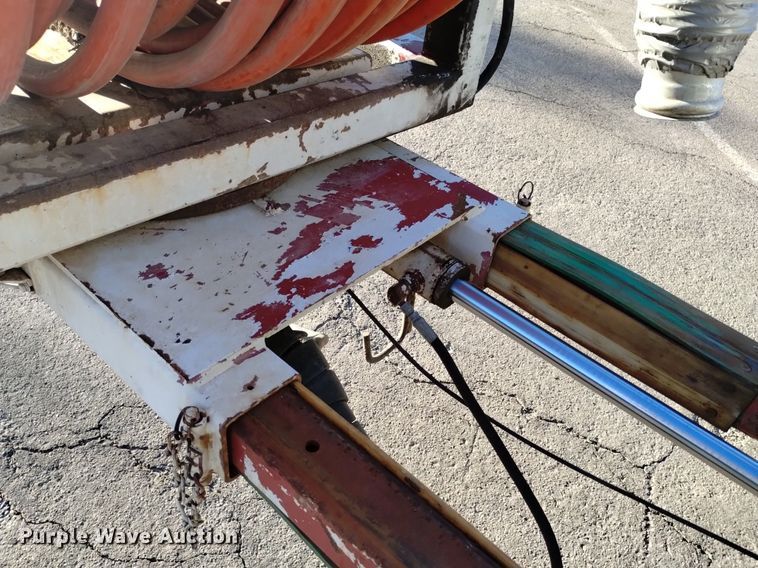 image for item DK8791 1994 Ford L9000  vacuum truck