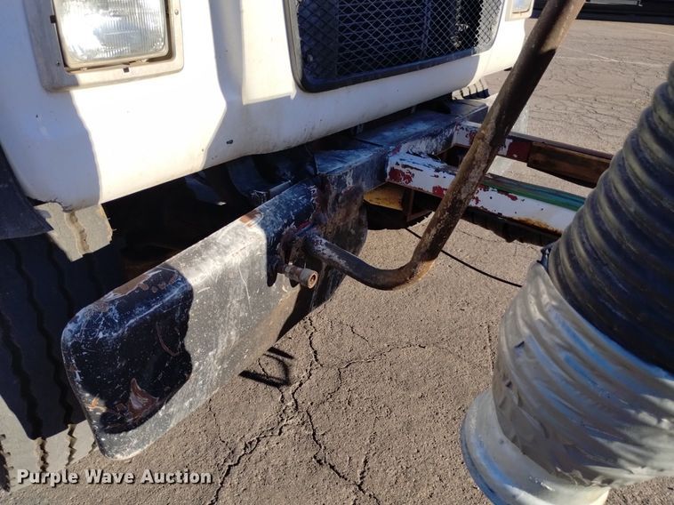 image for item DK8791 1994 Ford L9000  vacuum truck