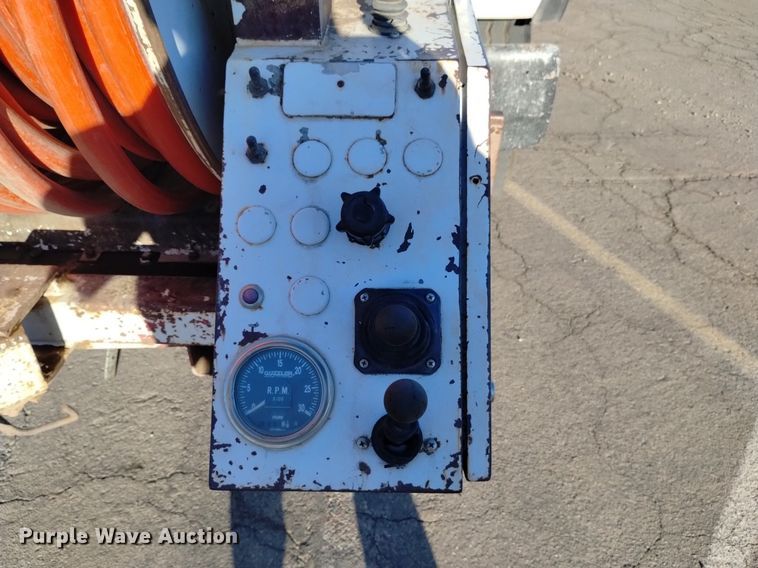 image for item DK8791 1994 Ford L9000  vacuum truck