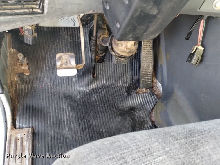 image for item DK8791 1994 Ford L9000  vacuum truck