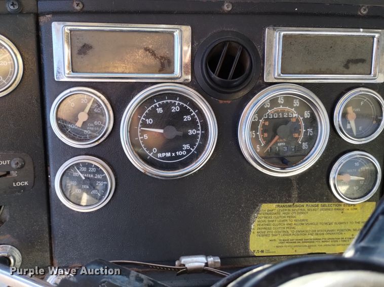 image for item DK8791 1994 Ford L9000  vacuum truck