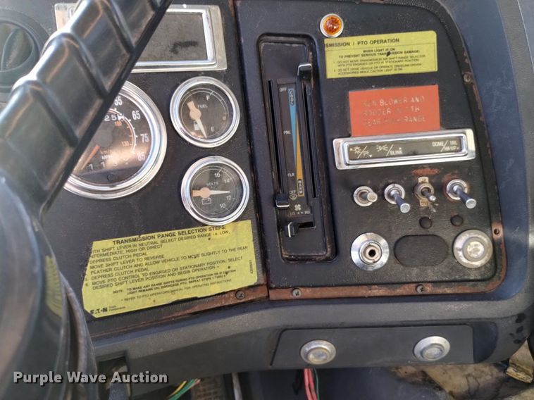 image for item DK8791 1994 Ford L9000  vacuum truck