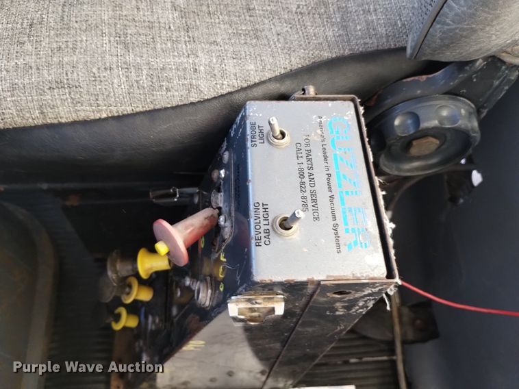 image for item DK8791 1994 Ford L9000  vacuum truck