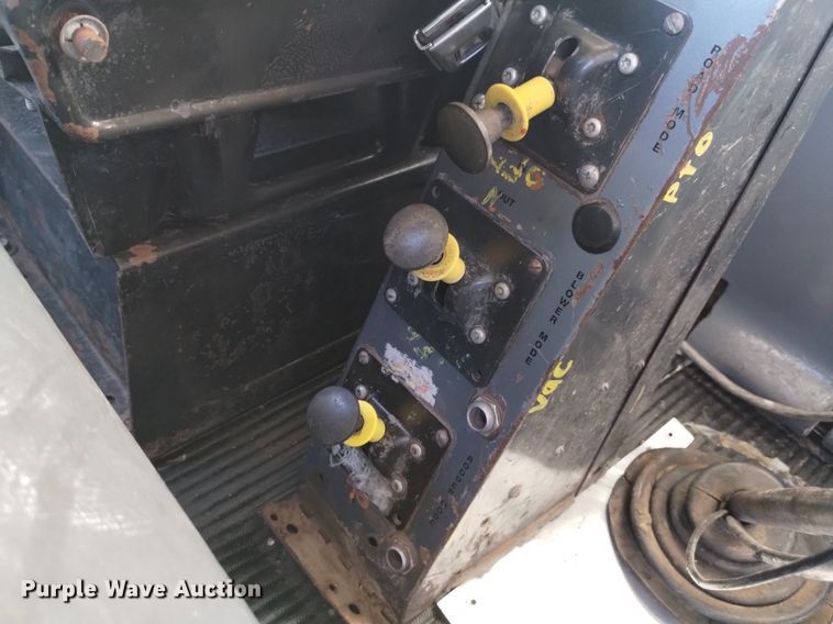 image for item DK8791 1994 Ford L9000  vacuum truck