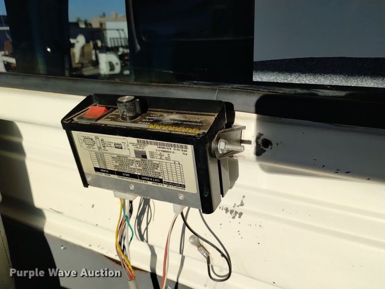 image for item DK8791 1994 Ford L9000  vacuum truck