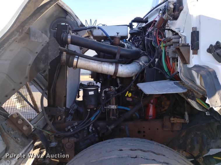 image for item DK8791 1994 Ford L9000  vacuum truck