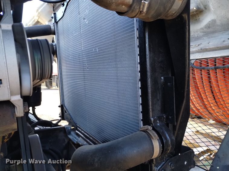 image for item DK8791 1994 Ford L9000  vacuum truck