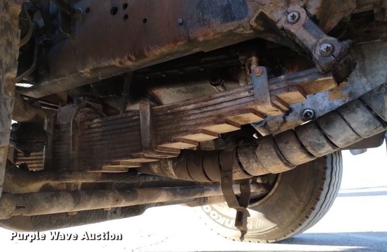 image for item DK8791 1994 Ford L9000  vacuum truck