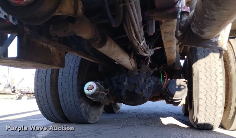 image for item DK8791 1994 Ford L9000  vacuum truck