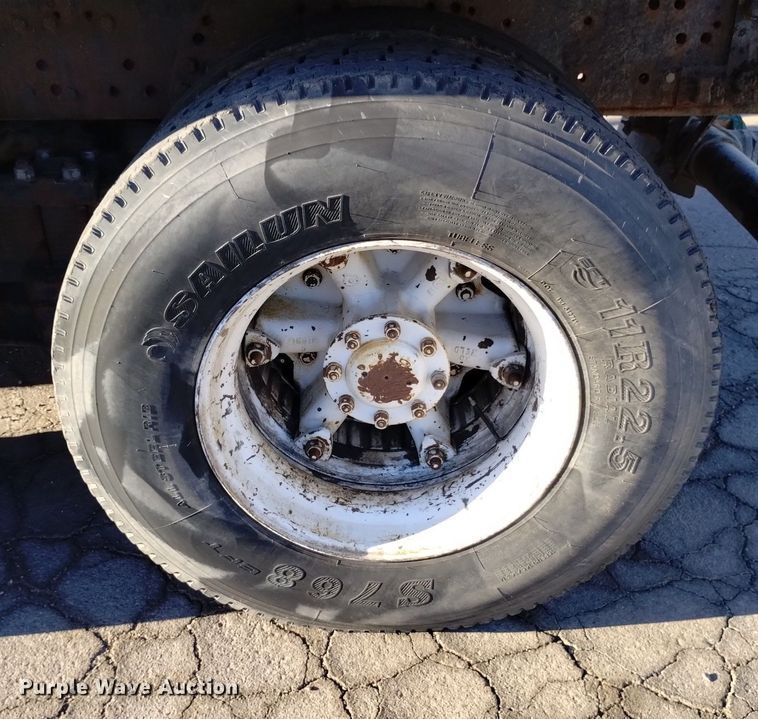 image for item DK8791 1994 Ford L9000  vacuum truck