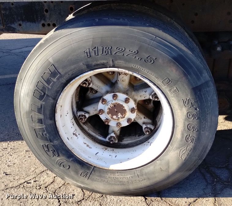 image for item DK8791 1994 Ford L9000  vacuum truck