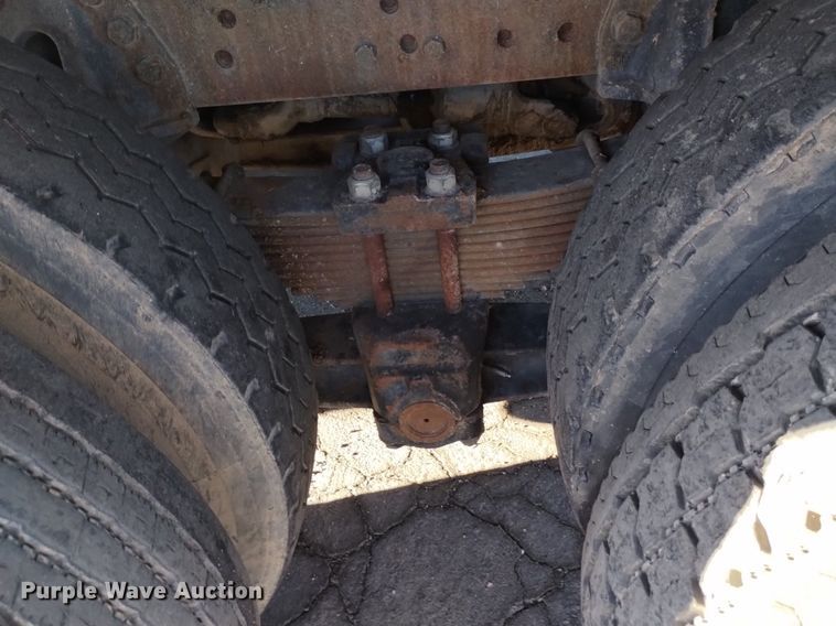 image for item DK8791 1994 Ford L9000  vacuum truck