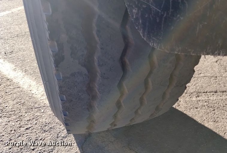 image for item DK8791 1994 Ford L9000  vacuum truck